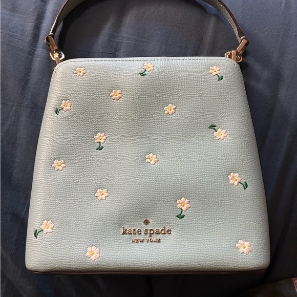 kate spade Handbags - Kate Spade Darcy Daisy Embroidered Leather Bucket Bag Aphrodite Green